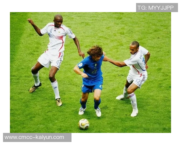 足球毛罗的传奇之路：从草根球员到世界足球巨星的成长故事